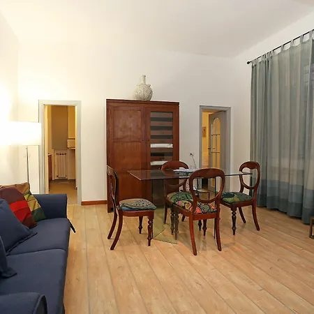 Cortile Banchi Vecchi بيت للعطل *