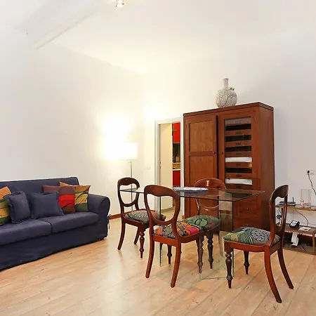 Cortile Banchi Vecchi بيت للعطل روما